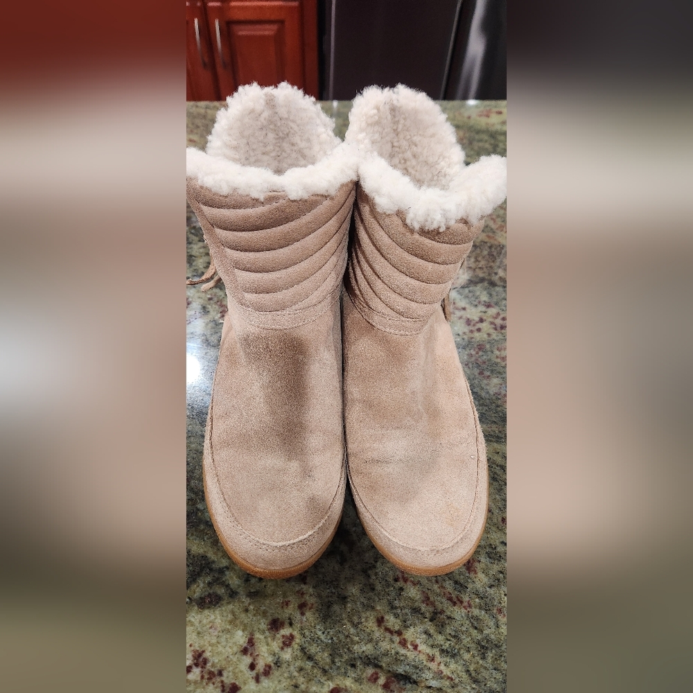 Tory burch tan suede leather ankle zip boots size 7m